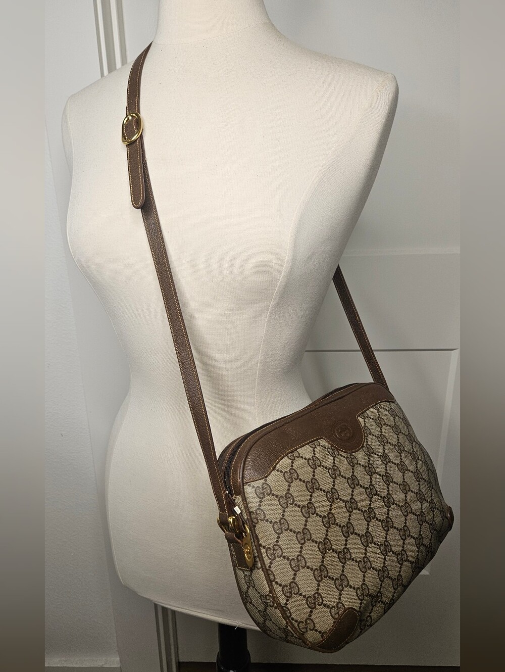 Authentic Vintage Gucci GG Supreme Monogram Crossbody Camera Bag Brown Leather - Picture 15 of 16